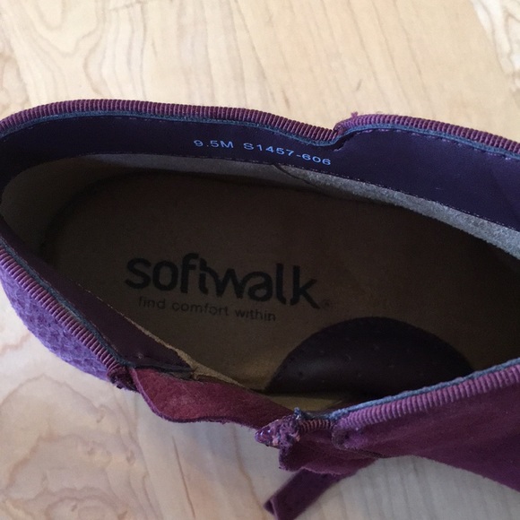 SoftWalk Rocklin Suede Leather Ankle Booties - Picture 11 of 11